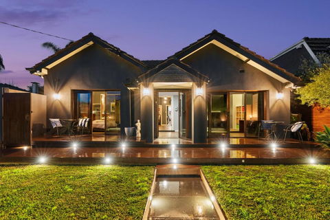 Private, Modern And Warm Family Home - Accommodation 4U 2