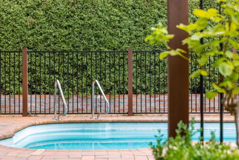 Private Pool Retreat In Watson - Accommodation 4U 0