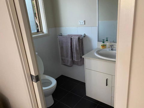 Private Room With Ensuite And Parking Close To Wollongong CBD - Accommodation 4U 3