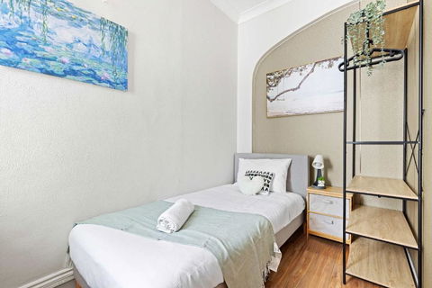Private Single Room - Conveniently Located At Glebe - Shared Bathroom - Accommodation 4U 0