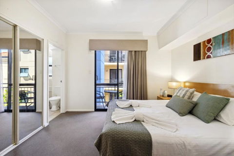 Prized Perth Retreat 1BDR - Accommodation 4U 2