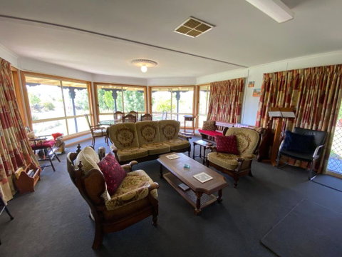 Pull Up Stumps - Accommodation 4U 2