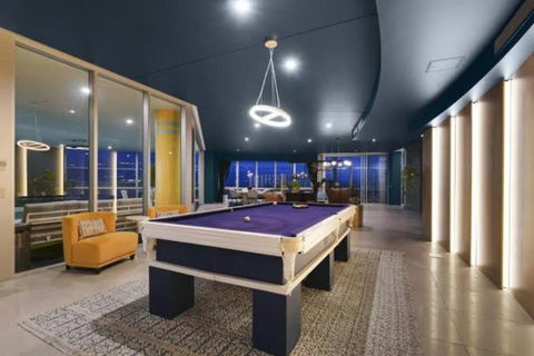 Q1 Skyview Retreat - Level 31 Spectacular Views - Accommodation 4U 3