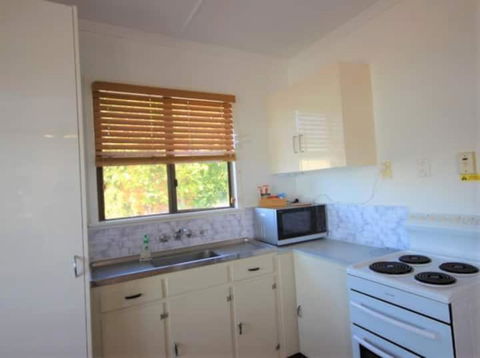 QCWA Cheerful Cottage - Airlie Beach - Accommodation 4U 2