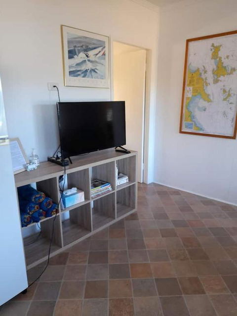 QCWA Cheerful Cottage - Airlie Beach - Accommodation 4U 1