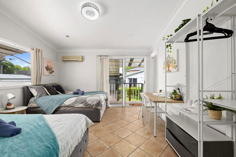 Quadruple Ensuite Room - Nearby Stations & Shops - Accommodation 4U 1