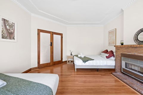 Quadruple Room - Near Transport & Shops - Shared Bathroom - Accommodation 4U 0