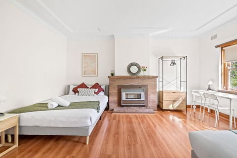 Quadruple Room - Near Transport & Shops - Shared Bathroom - Accommodation 4U 2