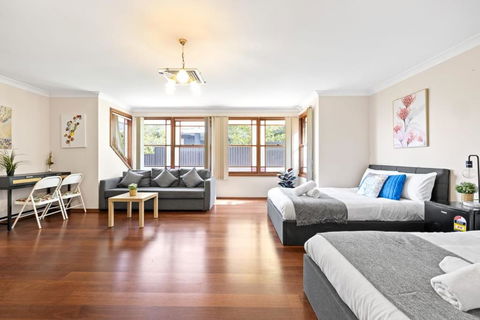 Quadruple Room W Ensuite In Gordon Near Train & Bus - Accommodation 4U 3