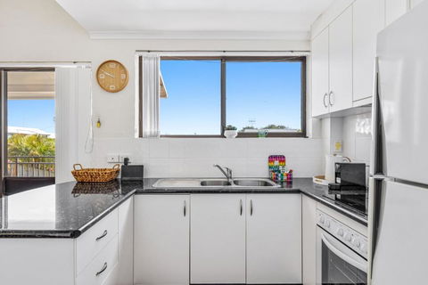 Quaint 2-Bed Beach Abode With Ocean Views - Accommodation 4U 2