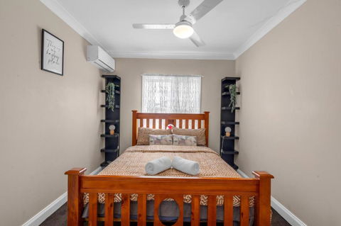 Quaint 2 Bedroom Fully Furnished Cottage - Accommodation 4U 1