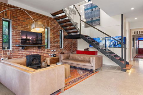 Quaint 4-Bed With Backyard 5-Min To The Beach - Accommodation 4U 0