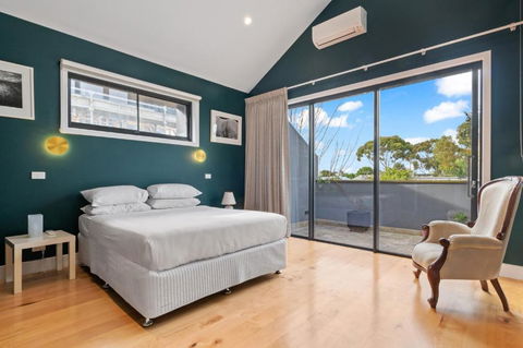 Quaint 4-Bed With Backyard 5-Min To The Beach - Accommodation 4U 1