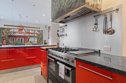 Quaint 4-Bed With Backyard 5-Min To The Beach - Accommodation 4U 2