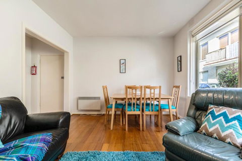 Quaint & Homey Ripponlea Flat - Accommodation 4U 2