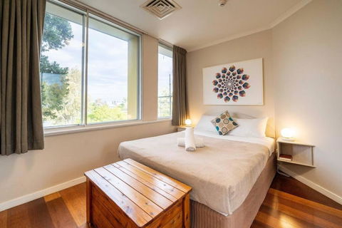 Quaint Auchenflower 1B1B Apt W Parking Close To UQ - Accommodation 4U 0