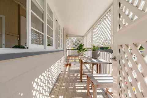 Quaint & Cosy 1 Bedroom Apartment In Queenslander. - Accommodation 4U 0