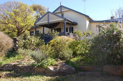 Quaint Cottage Nestled Amongst The Trees - Accommodation 4U 0