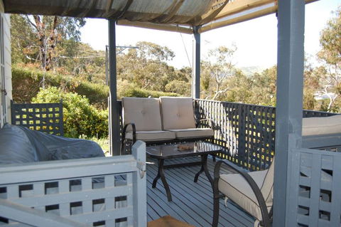 Quaint Cottage Nestled Amongst The Trees - Accommodation 4U 2