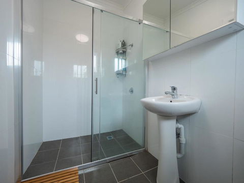 Quaint Double Or Queen Room - Mins To Stations&UNSW - Shared Bathroom - Accommodation 4U 3