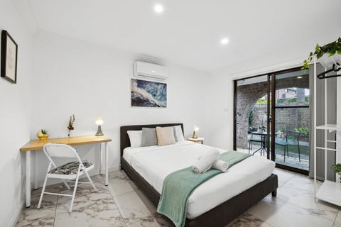 Quaint Double Room - Centrally Located At Glenfield - Shared Bathroom - Accommodation 4U 0
