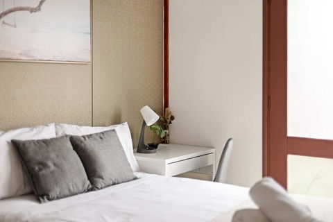 Quaint Double Room - Private Spot At Milperra - Shared Bathroom - Accommodation 4U 1