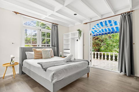 Quaint Queen Room - Convenient Location In Lindfield - Shared Bathroom - Accommodation 4U 0