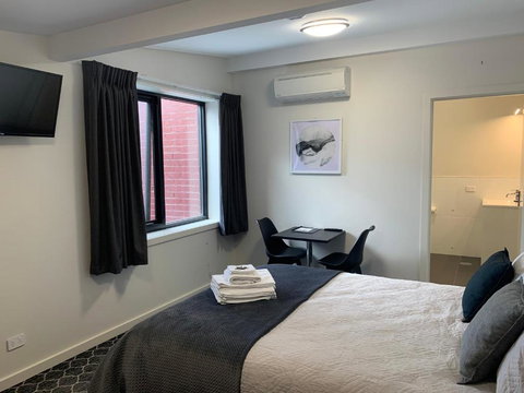 Queens Arms Hotel - Accommodation 4U 0