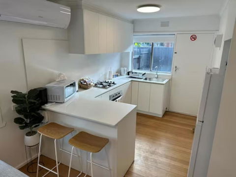 Quiet & Private With City Access And Free Wifi - Accommodation 4U 3