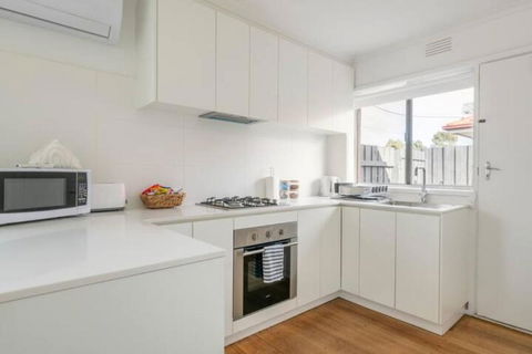 Quiet & Private With City Access And Free Wifi - Accommodation 4U 0