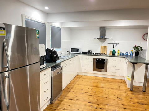 Quiet, Cozy And Calm 3 Bedroom House. - Accommodation 4U 2
