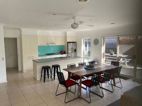 R&R By The Bay In Prime Location - Accommodation 4U 3