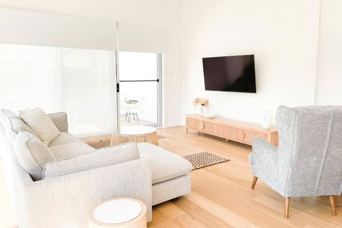 Red Brick Central Retreat - Accommodation 4U 1