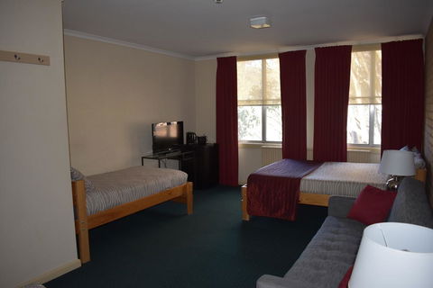 Attunga Alpine Lodge & Apartments - Accommodation 4U 2