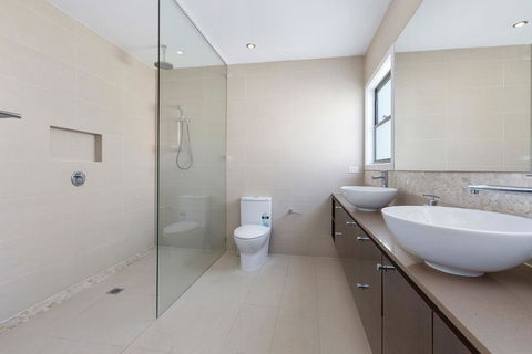 Augusta House - Accommodation 4U 3
