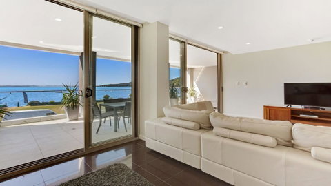 Aura Apartment With Spectacular Views! - Accommodation 4U 0