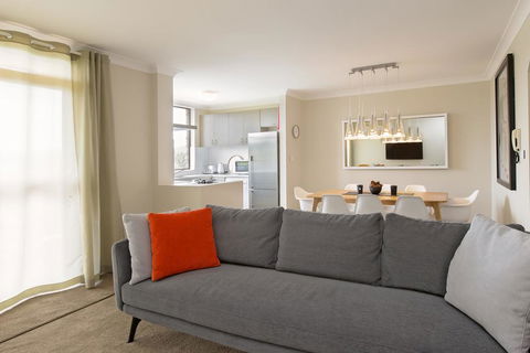 Avalanche 6 - Sophisticated Style &modern Comfort With A Central Location - Accommodation 4U 2