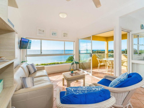 Avalon 1 - Overlooking Beautiful Convent Beach - Accommodation 4U 3