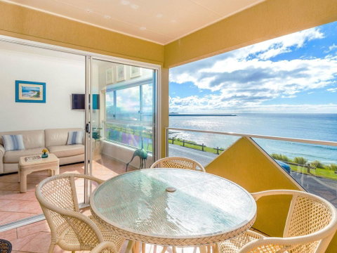 Avalon 1 - Overlooking Beautiful Convent Beach - Accommodation 4U 0