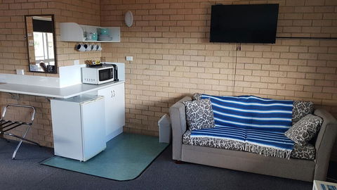Avlon Gardens Motel - Accommodation 4U 1