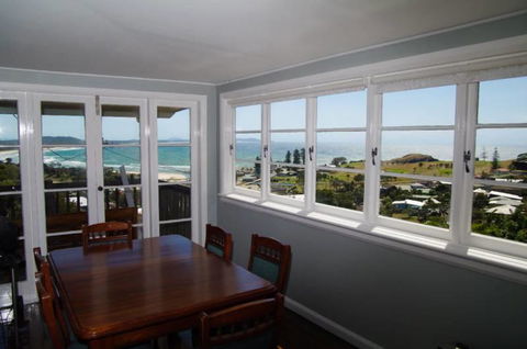 Awesome View, 4 View Street - Accommodation 4U 2