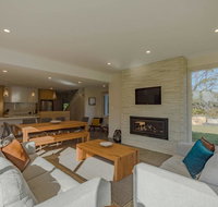 Baileys Beach House - Accommodation 4U