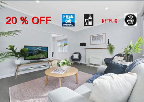 BALLARAT CLOSE 2 CBD + HOSPITAL+3BR HOME+NETFLIX + WiFi + Gift - Accommodation 4U 0