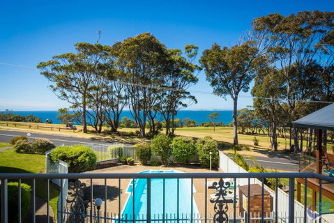Ballingalla Apartments - By The Golf Course - Accommodation 4U 0