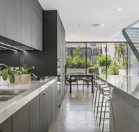 Balmain Bombshell Executive  Family Retreat - Accommodation 4U