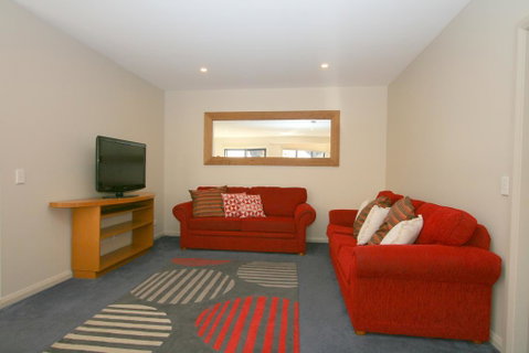 Banjos Way 1/23 Banjo Patterson Crescent - Accommodation 4U 1