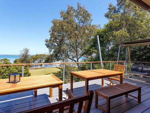 Barefoot Beach House - Accommodation 4U 0