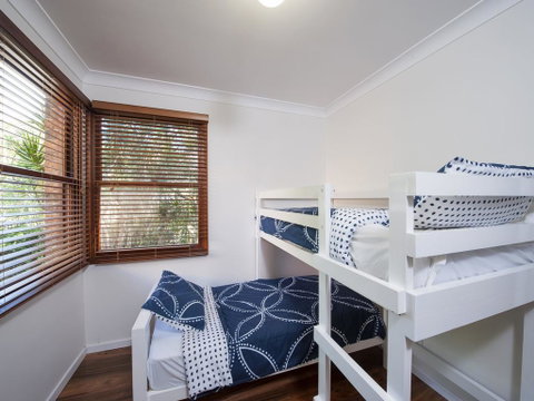 Barefoot Beach House, 24 Essendene Road - Accommodation 4U 2