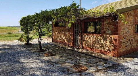 Barossa Glen - Henri's Cottage - Bed & Breakfast - Accommodation 4U 0