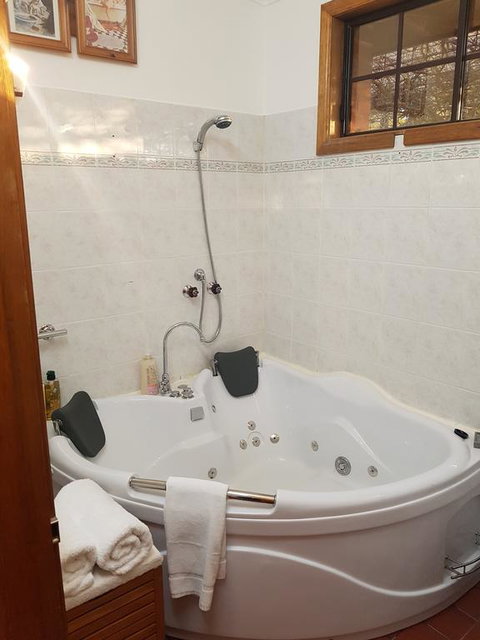 Barossa Glen - Henri's Cottage - Bed & Breakfast - Accommodation 4U 3